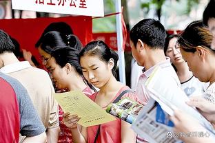 迪巴拉社媒晒与未婚妻合影：祝大家度过一个愉快的圣诞节！